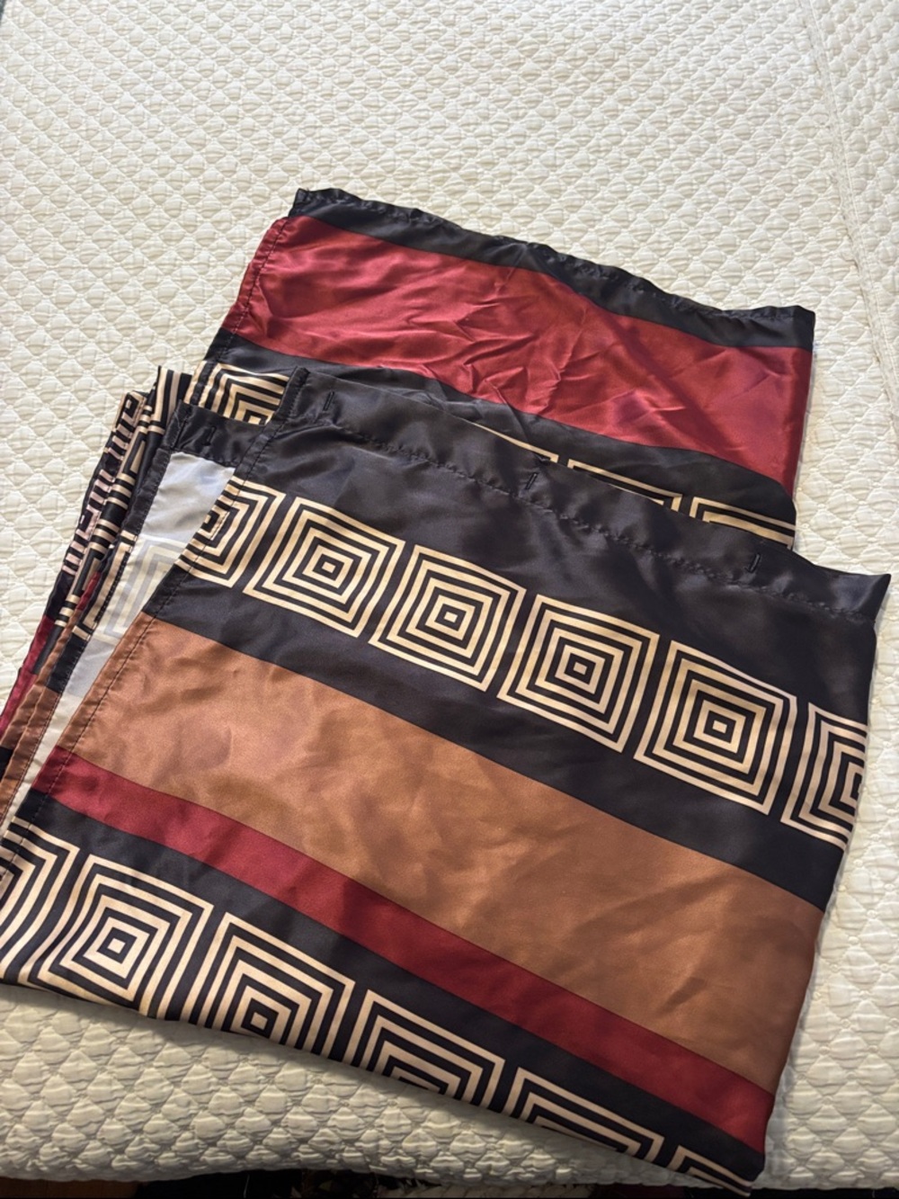 Preowned Polyester Shower Curtain in Black, Brown & Burgundy
